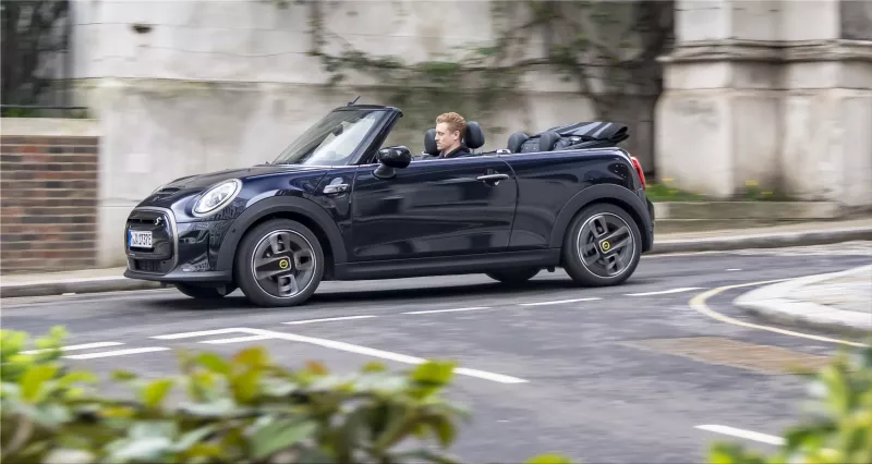 MINI Cooper SE Convertible